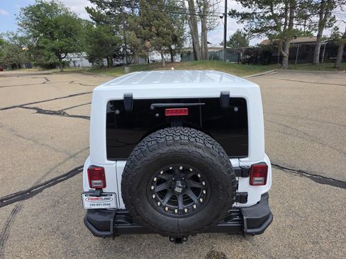 Used 2013 Jeep Wrangler Unlimited Sahara w/ Dual Top Group AWD/4WD image 6