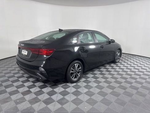 Used 2023 Kia Forte LXS w/ LXS Technology Package FWD image 3