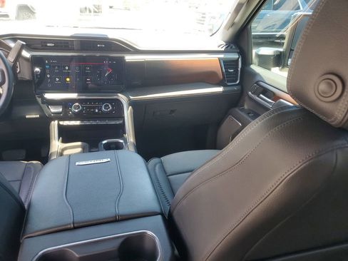 Used 2024 GMC Sierra 2500 Denali w/ Denali Reserve Package AWD/4WD image 18
