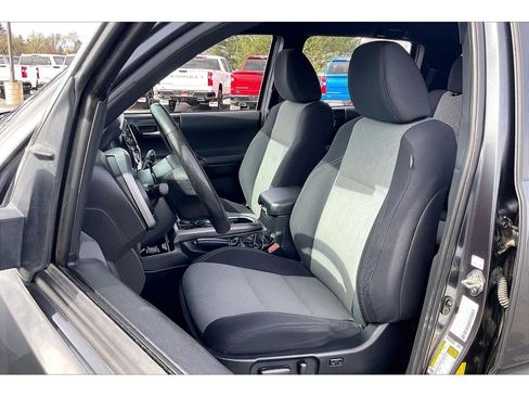 Used 2021 Toyota Tacoma TRD Off-Road image 26