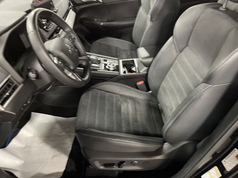 Used 2023 Mitsubishi Outlander SE image 9