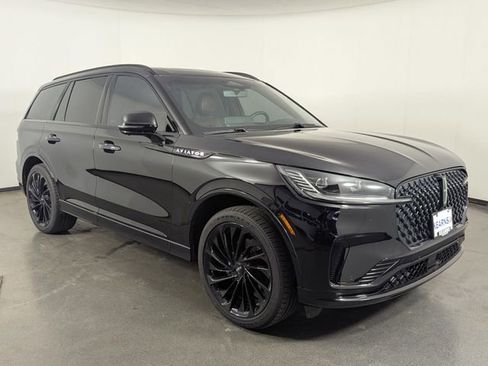 Used 2025 Lincoln Aviator Reserve w/ Equipment Group 201A image 2