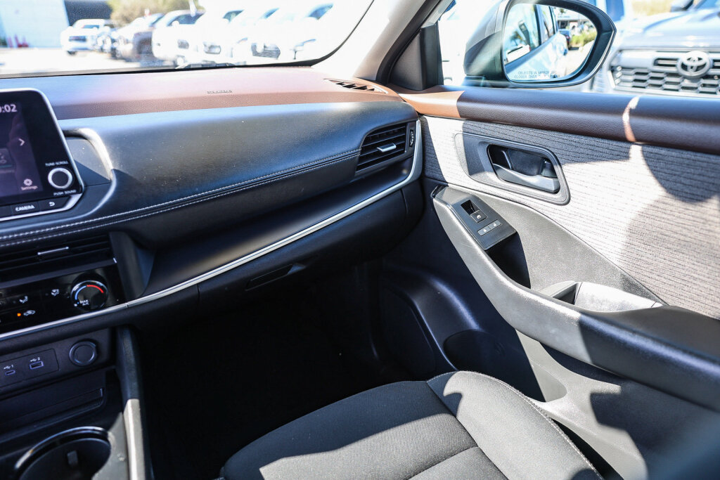 Used 2023 Nissan Rogue S FWD image 6