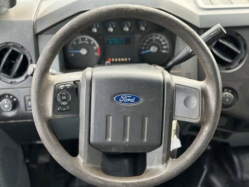 Used 2016 Ford F250 XL w/ XL Value Package image 4