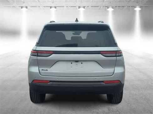 New 2026 Jeep Grand Cherokee Altitude image 7