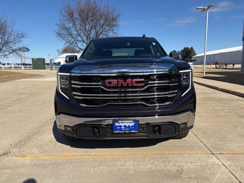 Used 2024 GMC Sierra 1500 SLT image 4
