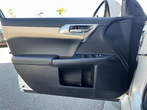Used 2016 Lexus CT 200h w/ Navigation Package FWD image 34