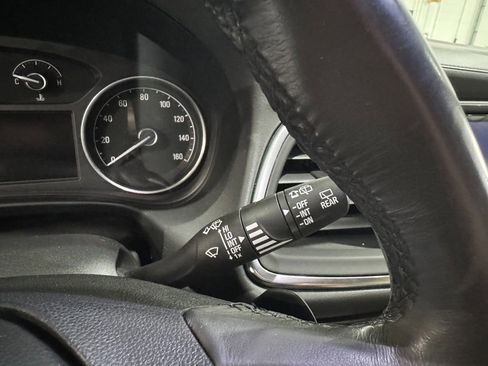 Used 2019 Buick Enclave Essence image 16