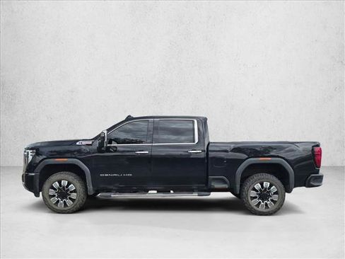 Used 2024 GMC Sierra 3500 Denali AWD/4WD image 4