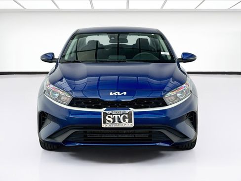 Used 2023 Kia Forte LXS w/ LXS Technology Package FWD image 2