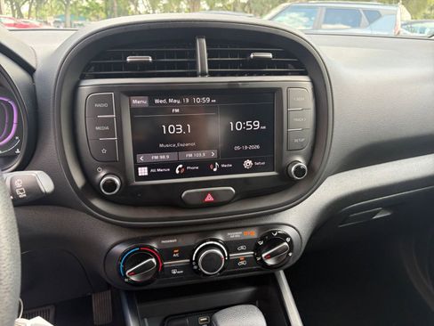 Used 2025 Kia Soul LX w/ LX Technology Package FWD image 20