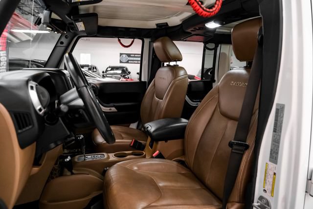 Used 2017 Jeep Wrangler Unlimited Sahara w/ Connectivity Group AWD/4WD image 28