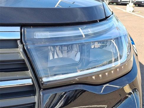 Used 2025 Ford Explorer Active w/ Active Comfort Package image 9