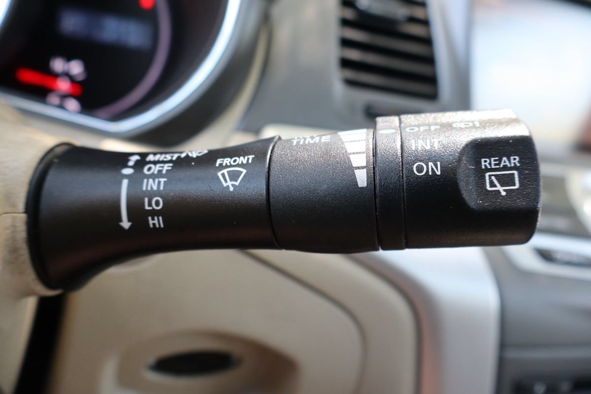 Used 2012 Nissan Murano SV AWD/4WD image 32