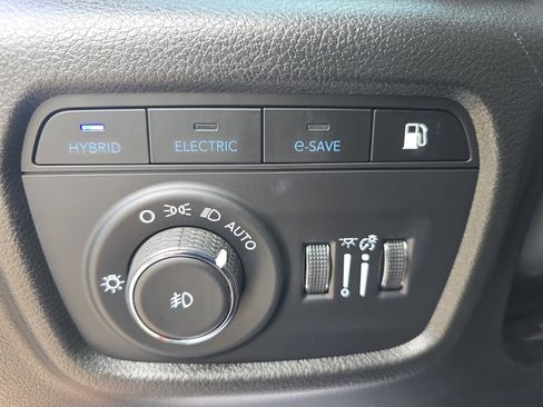 Used 2023 Jeep Grand Cherokee Overland w/ Advanced Protech Group III image 26