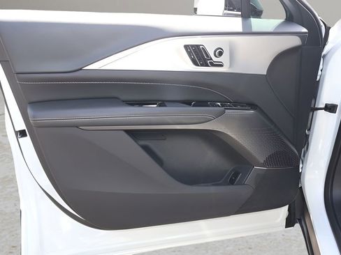 Certified 2024 Cadillac Lyriq Tech RWD image 9