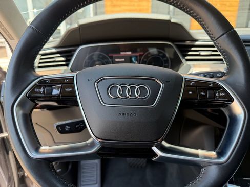 Used 2019 Audi e-tron Prestige w/ Prestige Package AWD/4WD image 39