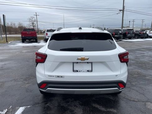 Used 2025 Chevrolet Trax LT w/ LT Convenience Package image 7