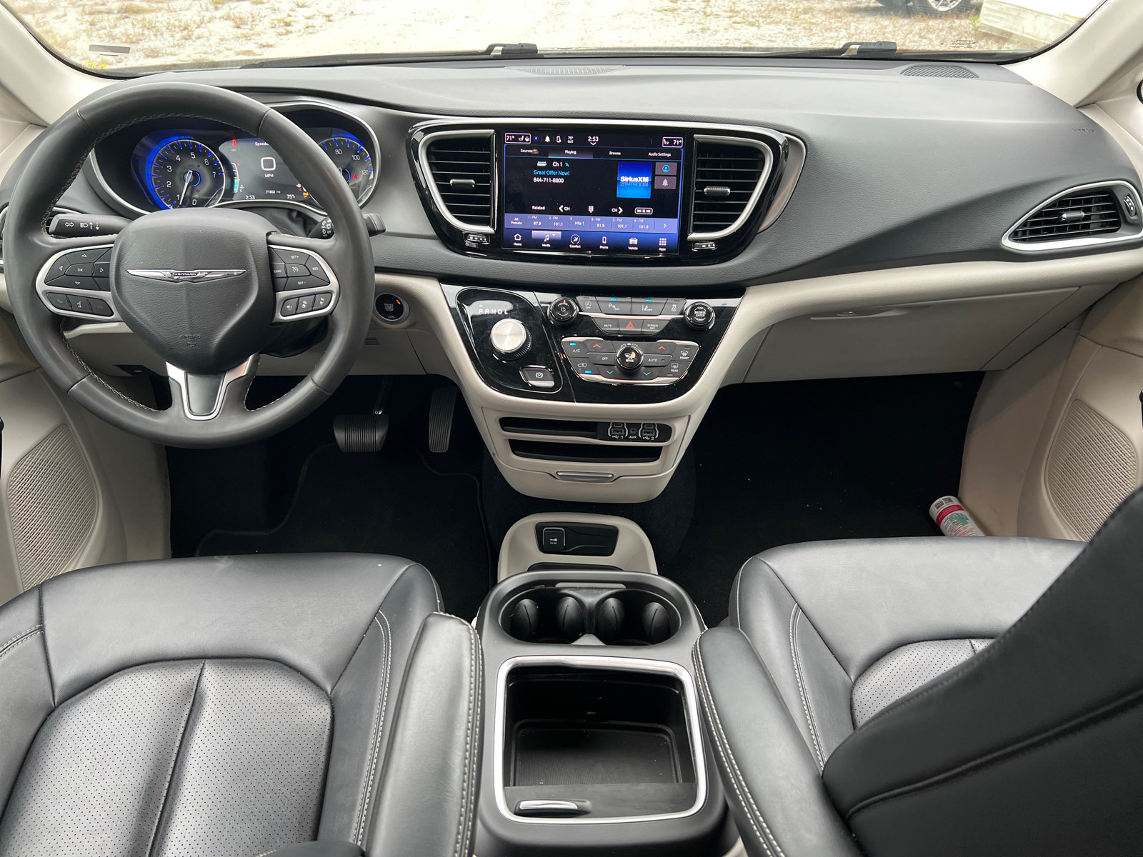 Used 2024 Chrysler Pacifica Touring-L FWD image 25