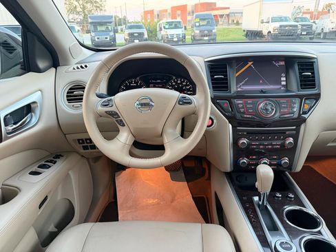 Used 2014 Nissan Pathfinder Platinum w/ Platinum Premium Package AWD/4WD image 20