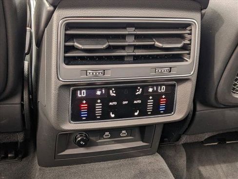 Certified 2025 Audi Q8 Prestige image 19