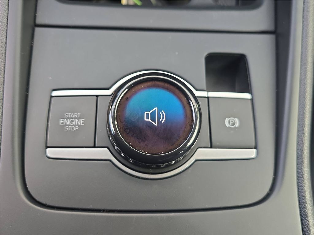 Used 2025 Volkswagen Tiguan SE FWD image 23