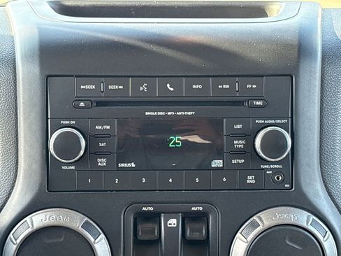 Used 2016 Jeep Wrangler Sport image 27