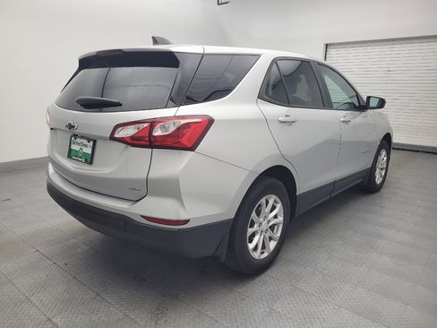 Used 2021 Chevrolet Equinox LS w/ LS Convenience Package AWD/4WD image 9