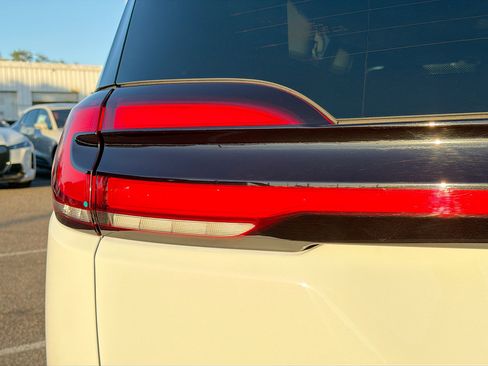 Used 2022 Chrysler Pacifica Limited image 10