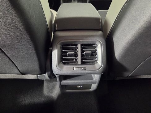 Used 2025 Volkswagen Taos SE AWD/4WD image 25