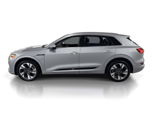 Used 2022 Audi e-tron Premium Plus w/ Premium Plus Package image 2