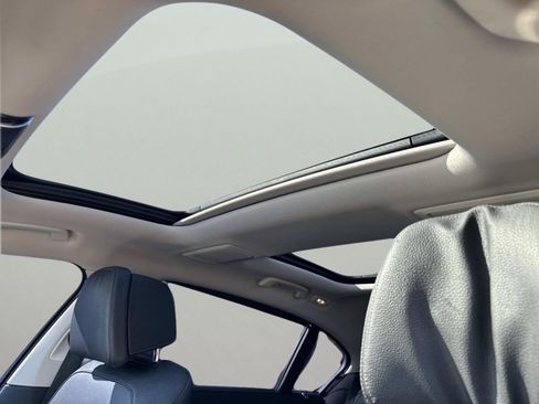 Used 2016 BMW 740i image 25