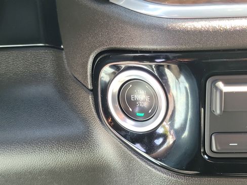 Used 2025 GMC Sierra 1500 SLT AWD/4WD image 28