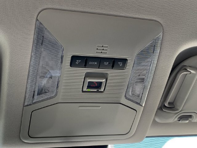 Used 2025 Toyota RAV4 XLE FWD image 31