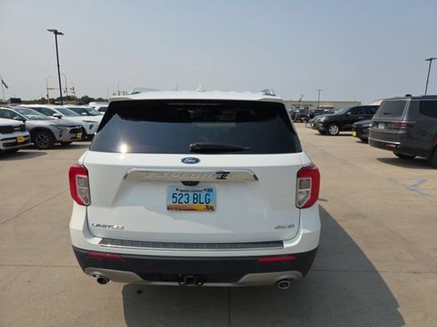 Used 2021 Ford Explorer Limited w/ Equipment Group 301A AWD/4WD image 6
