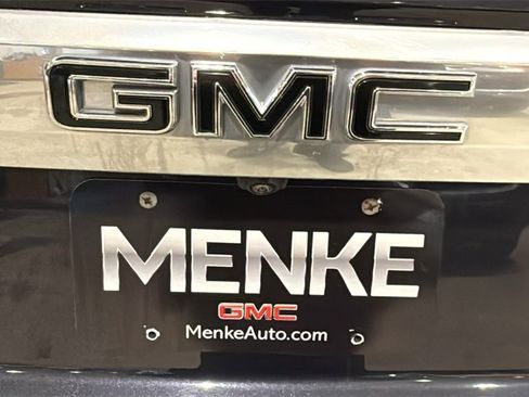 Used 2023 GMC Yukon Denali image 9