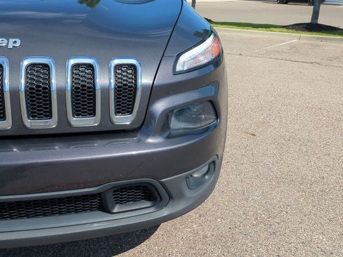 Used 2016 Jeep Cherokee Latitude w/ Cold Weather Group AWD/4WD image 10