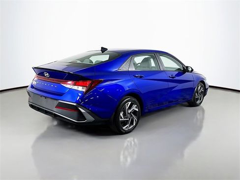 Used 2025 Hyundai Elantra Sport image 8