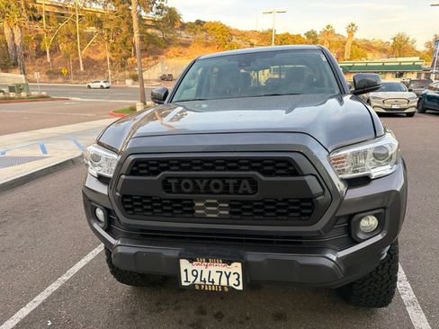 Used 2021 Toyota Tacoma SR5 RWD image 4