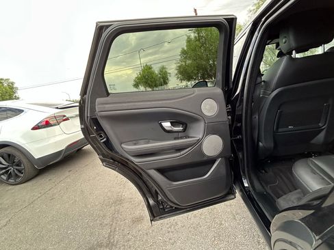Used 2018 Land Rover Range Rover Evoque SE image 10