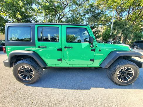 Used 2015 Jeep Wrangler Unlimited Sport w/ Connectivity Group AWD/4WD image 9