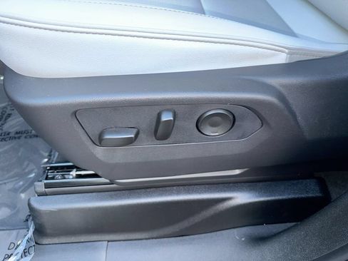 Used 2025 Chevrolet Suburban Premier RWD image 14