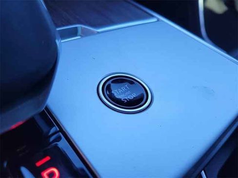 New 2025 Land Rover Range Rover SE image 35