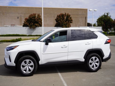 Used 2025 Toyota RAV4 LE AWD/4WD image 6