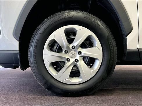 Used 2021 Toyota RAV4 LE AWD/4WD image 8