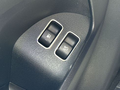Used 2025 Mercedes-Benz GLE 450e 4MATIC image 18