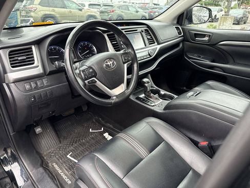 Used 2019 Toyota Highlander SE AWD/4WD image 7