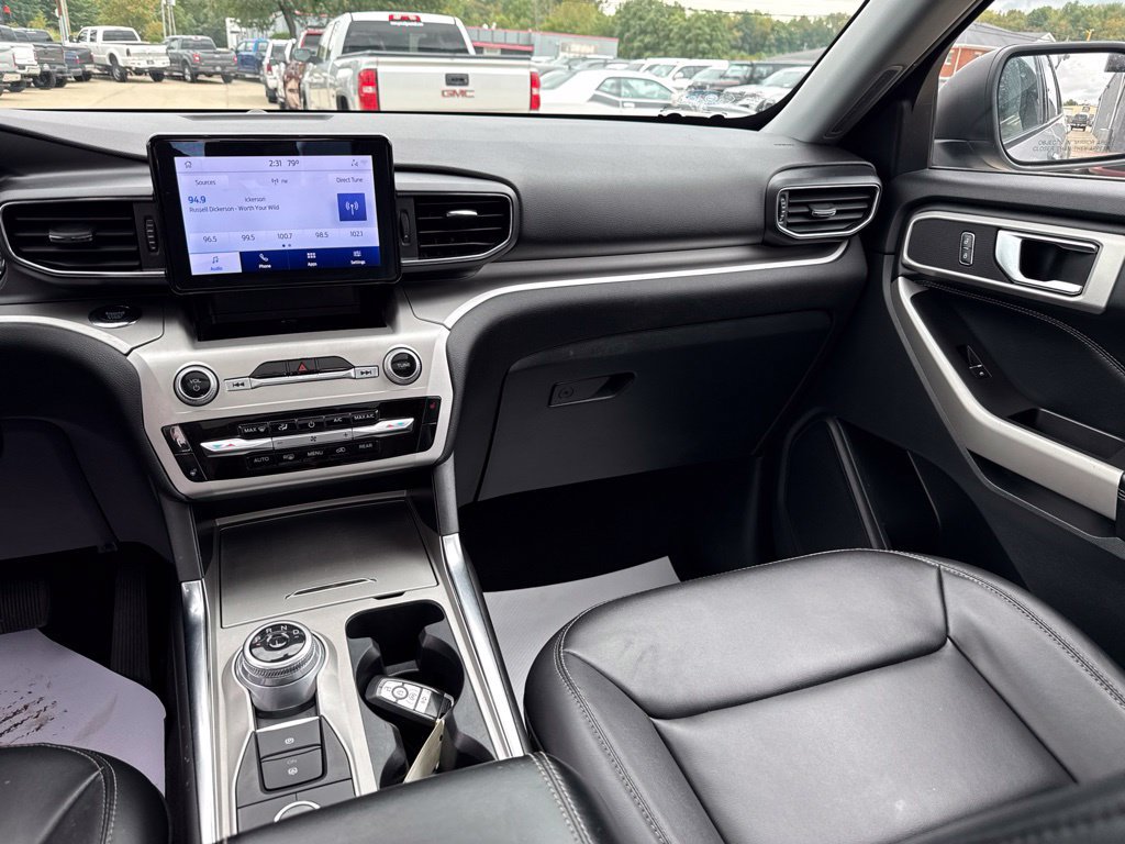 Used 2022 Ford Explorer XLT w/ Equipment Group 202A AWD/4WD image 12