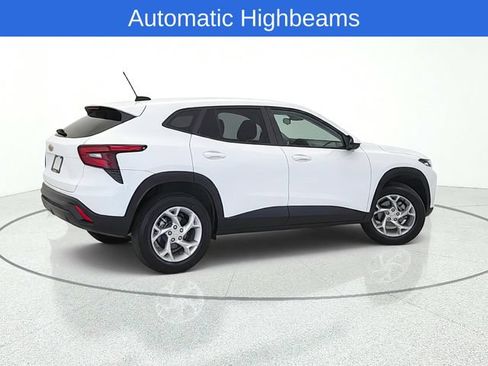 Used 2025 Chevrolet Trax LS w/ LS Convenience Package FWD image 6