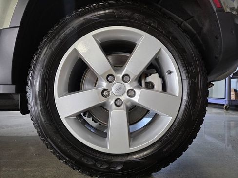 Used 2023 Land Rover Defender 110 SE AWD/4WD image 27